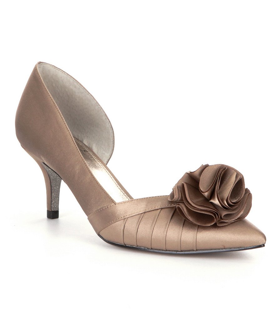 Adrianna Papell Riley d´Orsay Ruffle Pumps