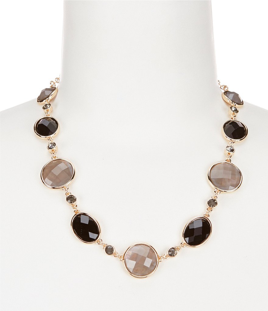 Dillard´s Tailored Shimmer Collar Necklace