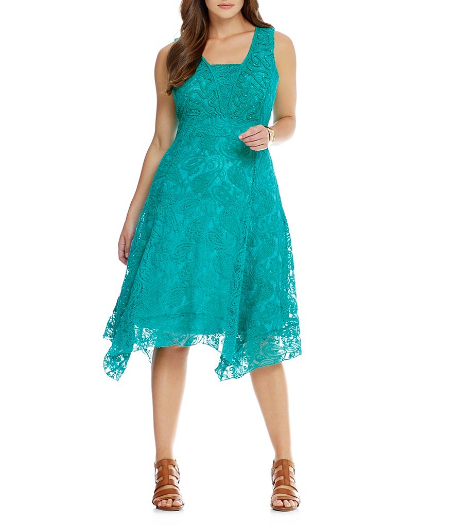Reba Plus Tiered Hem Lace Dress