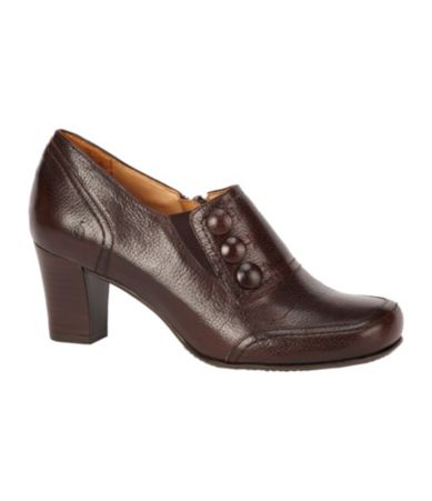 Nurture Leon Button-Detail Pumps