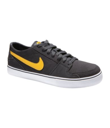 Nike Men�s Ruckus LR Skate Sneakers