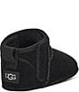 UGG undefined, 00000000_zi_978da693-c9dc-43cb-9f82-b6b1f529f76b__02_ai - undefined
