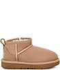 UGG undefined, 00000000_zi_147f2409-9638-4ce4-9dea-621b657a3d8a__01_ai - undefined