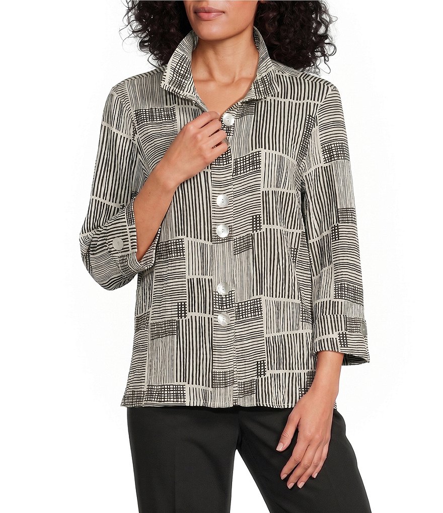 Woven Abstract Print Crinkle Woven Point Neck 3/4 Sleeve Button Front Tunic