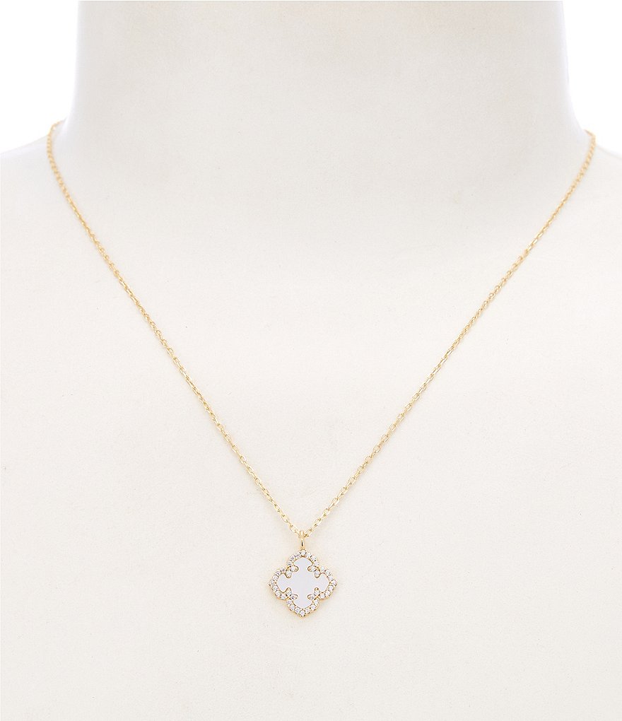 Two Tone Pearl Clover Short Pendant Necklace thumbnail 2
