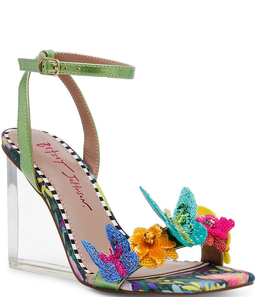 ★Betsey Johnson★K‐POPアイドル愛用★VERA★サンダル Betsey Johnson Apolo Beaded Butterfly Clear Wedge Floral