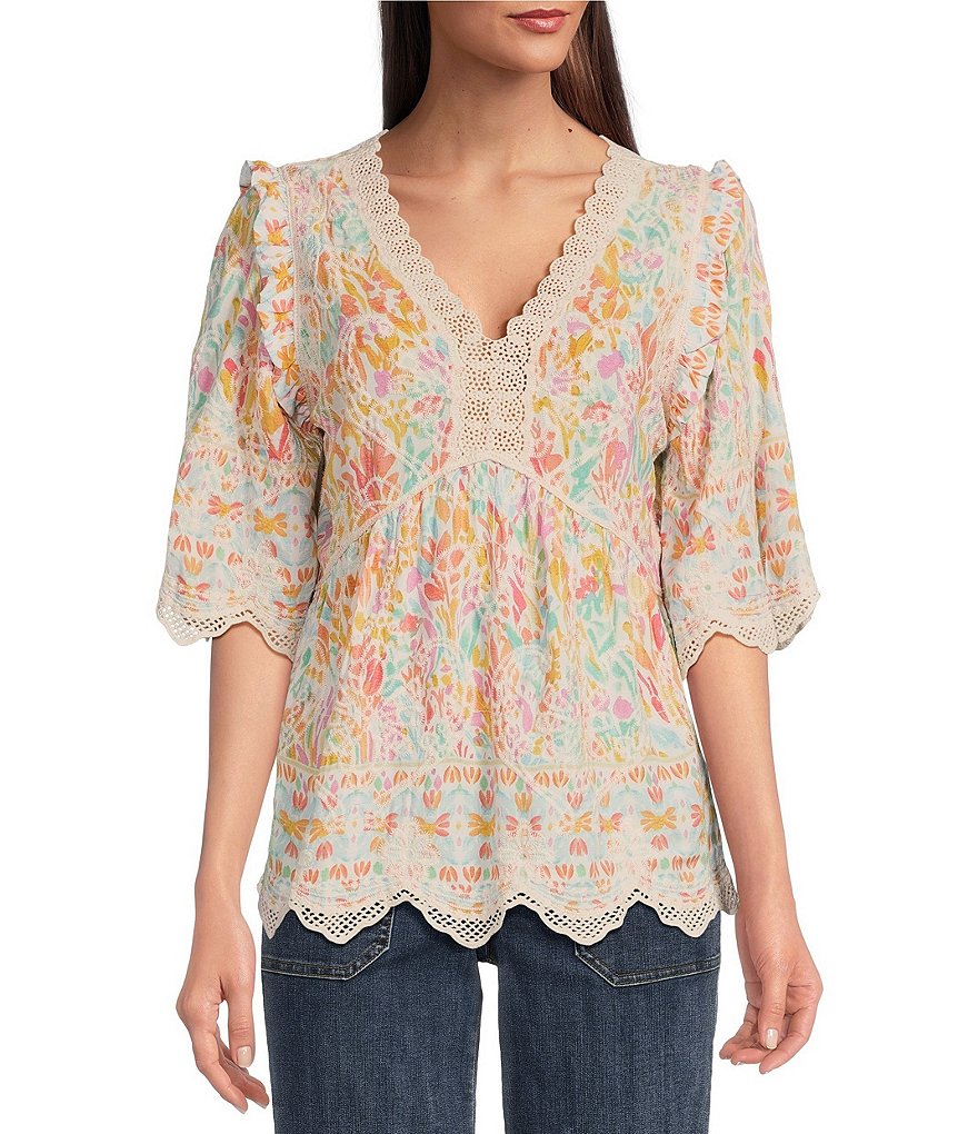 Democracy Woven Paisley Print Split V-Neck Short Sleeve Empire Waist  Crochet Scalloped Trim Top