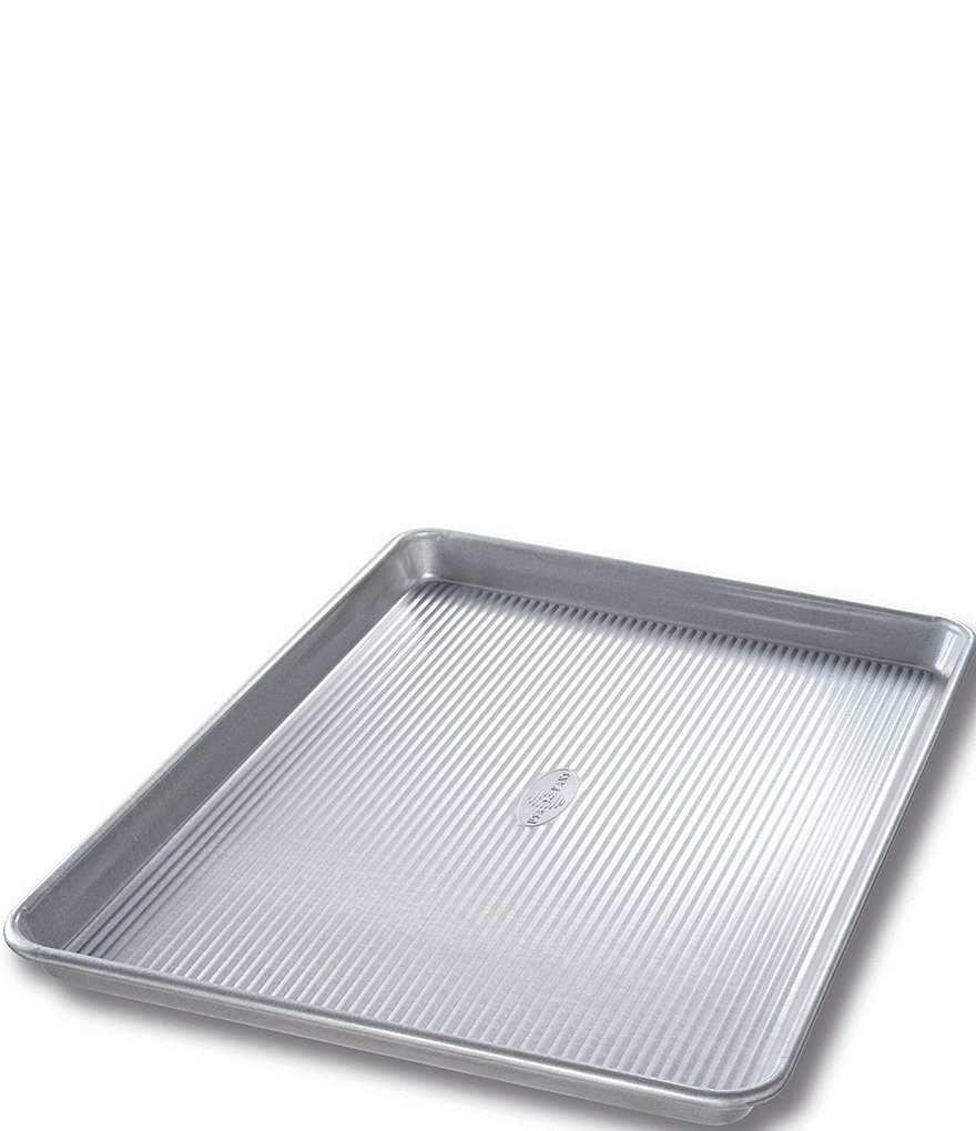 https://dimg.dillards.com/is/image/DillardsZoom/main/usa-pan-heavy-duty-half-sheet-pan/20190753_zi.jpg