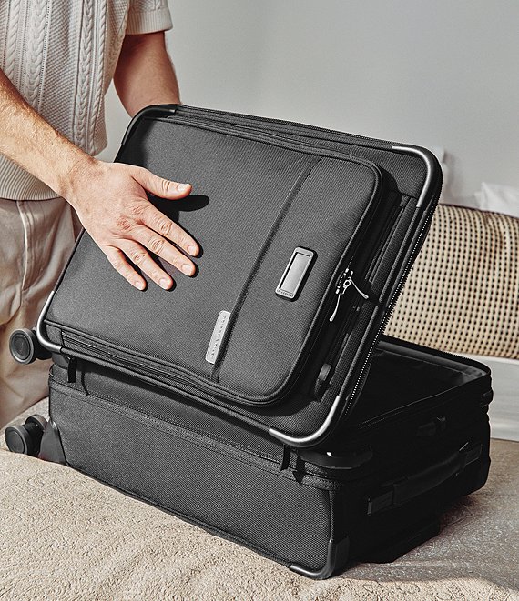 Briggs & Riley Baseline Global 21