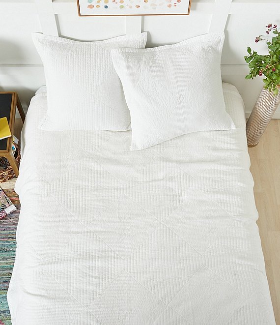 carol & frank Graham Geometric Diamond Pattern Quilt