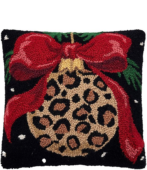 Peking Handicraft Holiday Collection Leopard Ornament Wool Hooked Pillow