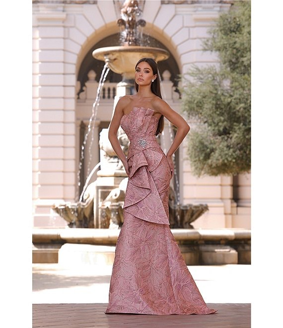 strapless metallic dress Holiday Shine Mini – Josie's Boutique celebrating New Years Eve Strapless Stretch Metallic Fit And