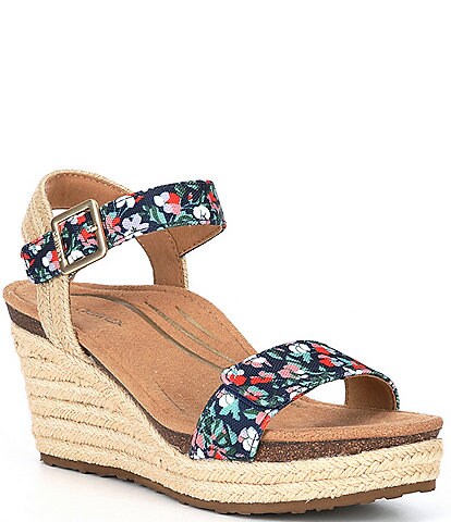 blue Ladies Floral Sandals with woven heels  in red white and blk size 6 