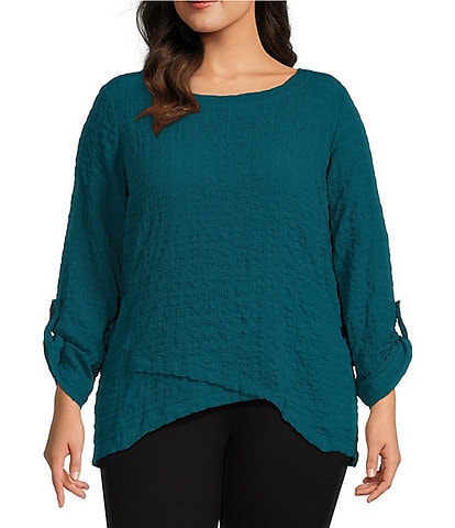 Ali Miles Plus Size Solid Puckered Woven Crew Neck Roll-Tab Sleeve Button Accent Detail Tunic