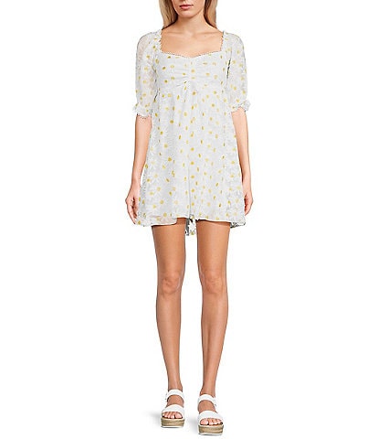 Allison & Kelly Short Sleeve Chinched Sweetheart Neck Embroidered Daisy Dress