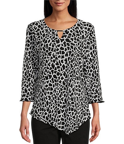 Allison Daley Giraffe Printed 3/4 Sleeve Keyhole Neck Asymmetric Hem Pleated Knit Top