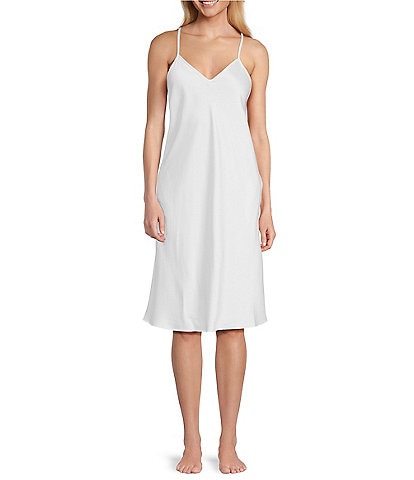 Cabernet Woven Solid Satin Sleeveless V-Neck Pocketed Chemise
