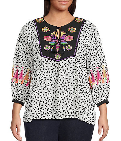 Calessa Plus Size Embroidered Floral Round Split Neck 3/4 Sleeve Tassel Tie Tunic