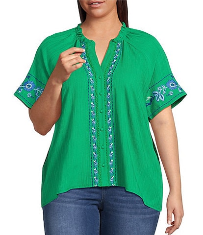 Calessa Plus Size Embroidered Split V-Neck Short Sleeve Button Front Tunic