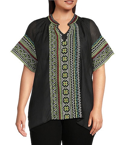 Calessa Plus Size Embroidered Split V-Neck Short Sleeve Tunic