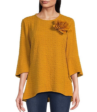 Calessa Textured Floral Applique Knit Split V-Neck 3/4 Sleeve Tunic