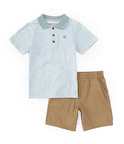 Calvin Klein Boys Classic Logo Print Tee Shirt : : Clothing, Shoes  & Accessories