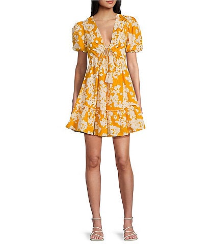 Coco + Jaimeson Puff Short Sleeve Floral Print Tie Front Keyhole Dress