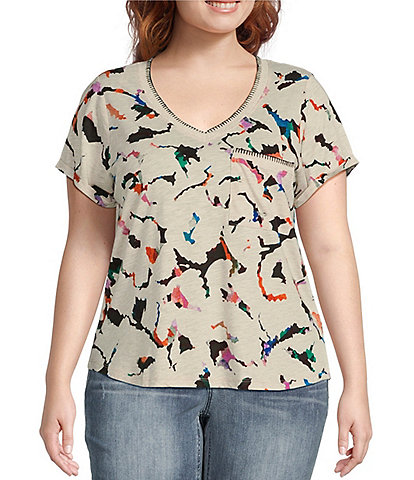 Democracy Plus Size Abstract Print V-Neck Chest Patch Pocket Short Cuffed Sleeve Tee Shirt