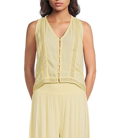 Elan Coordinating Lace Inset V-Neck Sleeveless Button Front Top