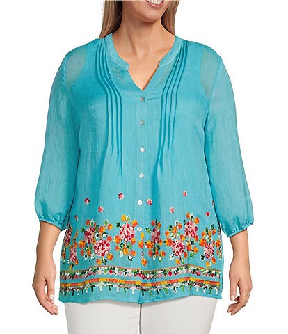 Figueroa & Flower Plus Size Alayna Floral Embroidered Banded Notch V-Neck 3/4 Sleeve Pleated Button Front Top