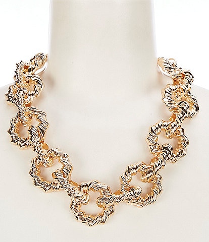 Gemma Layne Twisted Link Short Pendant Necklace