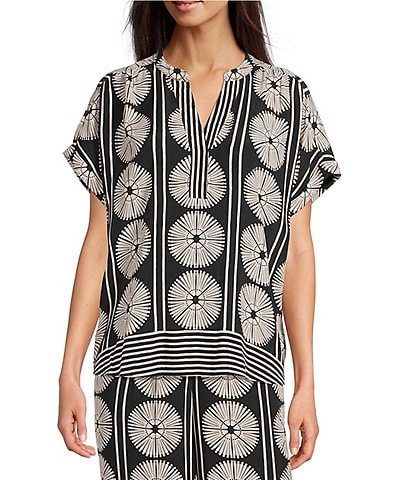 Gibson & Latimer Coordinating Fan Print Woven Split Round Dropped Short Roll Tab Sleeve Hi-Low Shirttail Blouse