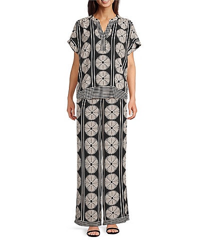 Gibson & Latimer Coordinating Fan Print Woven Split Round Dropped Short Roll Tab Sleeve Hi-Low Shirttail Blouse