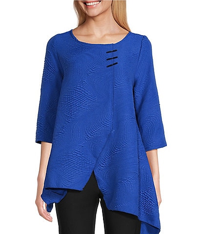 IC Collection Wave Textured Knit Boat Neck Toggle Button Trim 3/4 Sleeve Asymmetric Hem Tunic