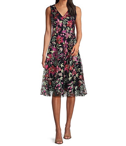 Jessica Howard Petite Size Sleeveless V-Neck Floral Embroidered Dress