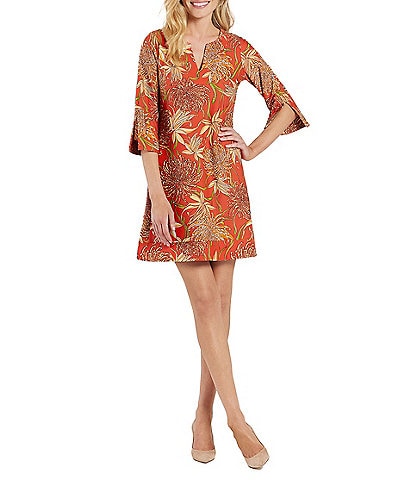 Jude Connally Megan Classic Mums Print Jude Cloth Stretch Knit 3/4 Sleeve Split V-Neck Shift Dress