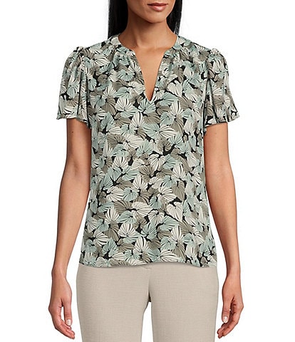 Kasper Petite Size Palm Print Split V-Neck Short Flutter Sleeve Top