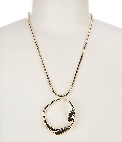 Robert Lee Morris Soho Sculpted Link Short Pendant Necklace