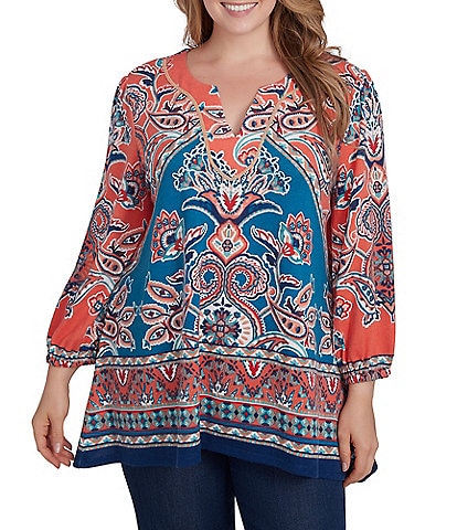 Ruby Rd. Plus Size Knit Printed Split V-Neck 3/4 Sleeve Shark-Bite Hem Top