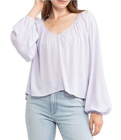 Sanctuary Relaxed Pleated V-Neck Long Bishop Sleeve Cropped High-Low Blouse