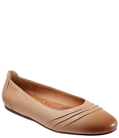 SoftWalk Safi Leather Ruched Flats