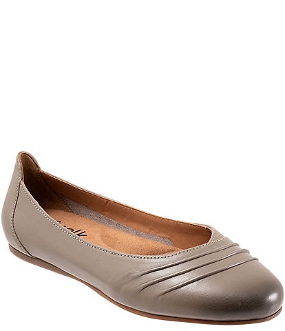SoftWalk Safi Leather Ruched Flats