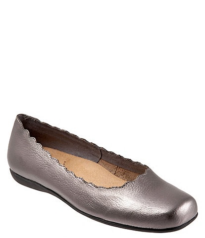 Trotters Sabine Leather Scalloped Slip-On Flats
