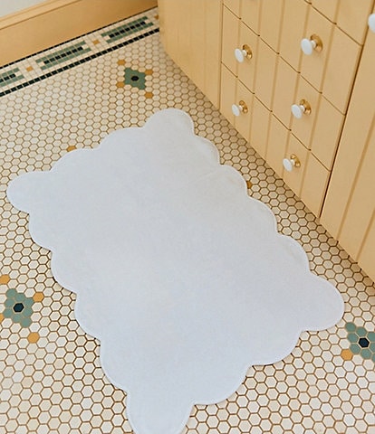 Weezie Scalloped Edge Trim Organic Cotton Bath Mat