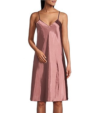 Image of Cabernet Woven Solid Satin Sleeveless V-Neck Pocketed Chemise