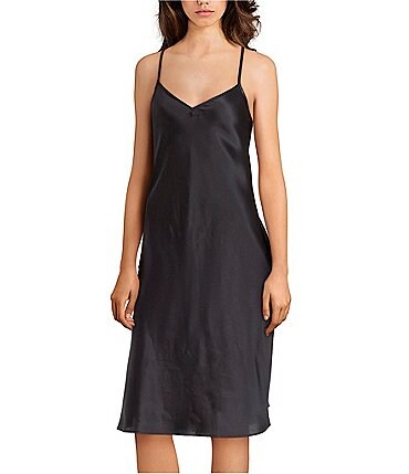 Image of Cabernet Woven Solid Satin Sleeveless V-Neck Pocketed Chemise