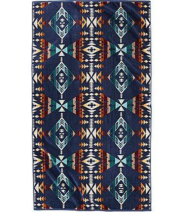 Image of Pendleton Diamond Peak Jacquard Southwestern Geometric Pattern Reversible Spa Body Towel