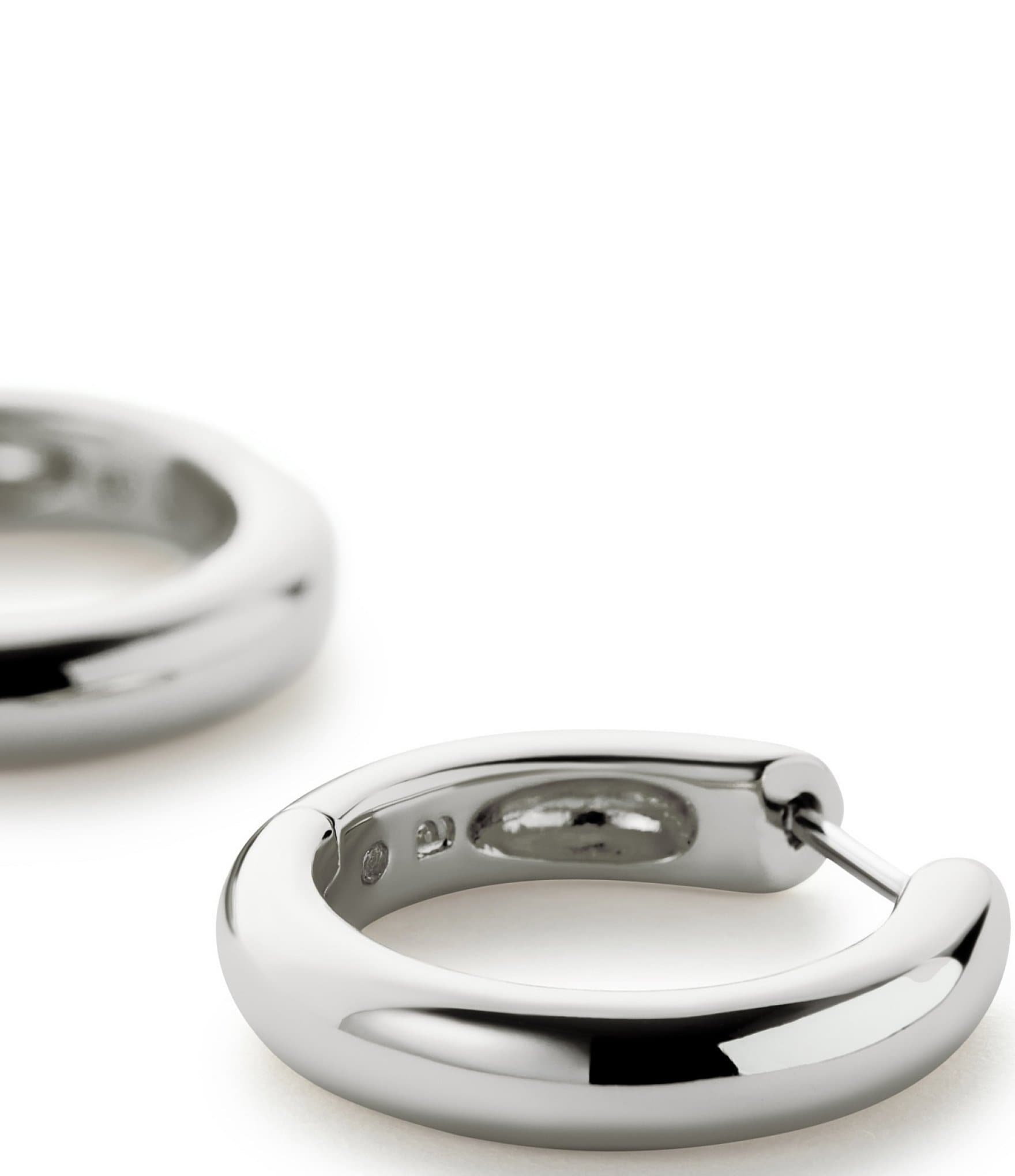 Ana Luisa Giulia Medium Hoop Earrings