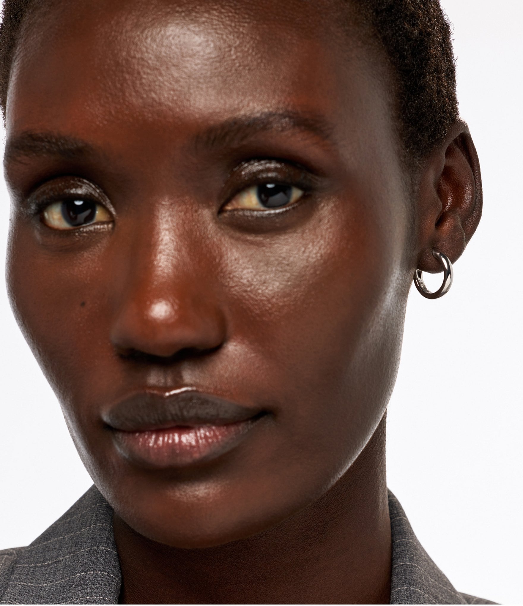 Ana Luisa Giulia Medium Hoop Earrings