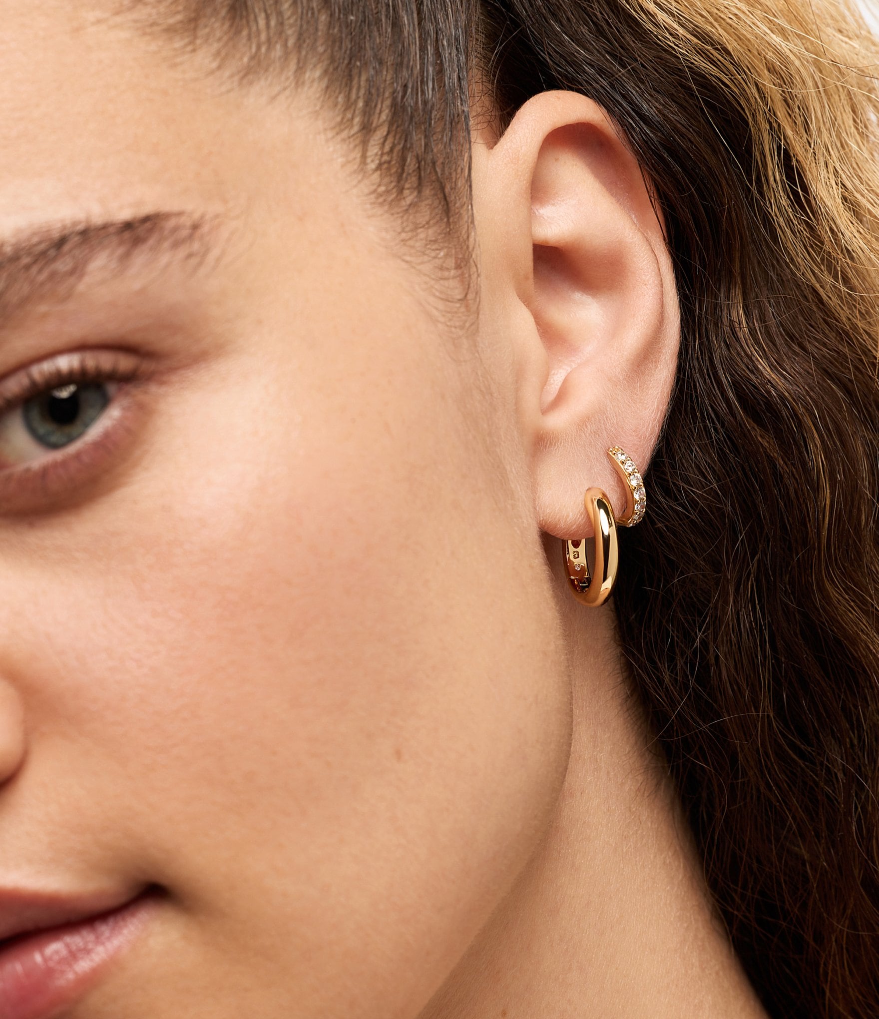Ana Luisa Giulia Medium Hoop Earrings